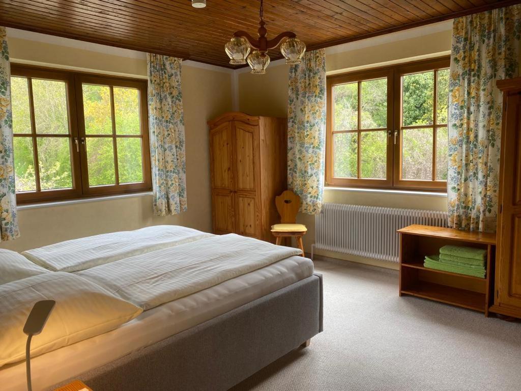 Haus Lindenhofer Apartment เอมแมร์สดอร์ฟ อัน แดร โดเนา ห้อง รูปภาพ